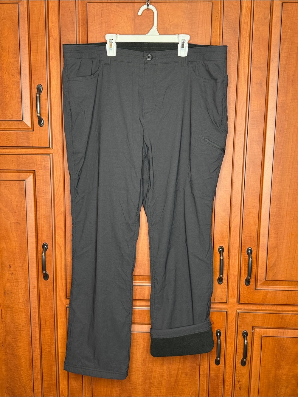Women's Eddie Bauer Rainier Black Straight-Leg Fleece Lined Pants. Size: 18